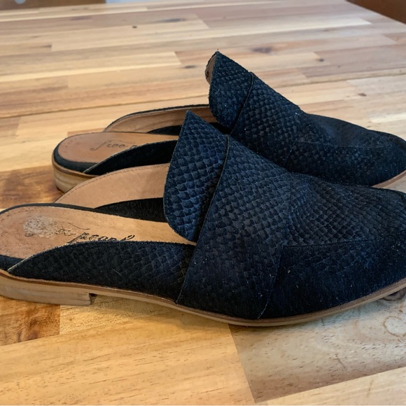 Free People Women’s Shoes Color: Black, Size 8 - Picture 6 of 7
